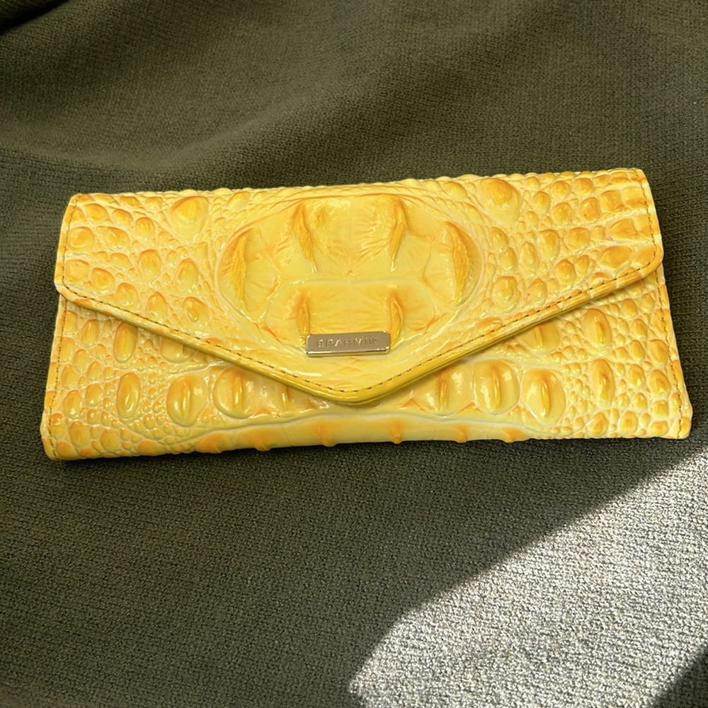 Brahmin Veronica Wallet